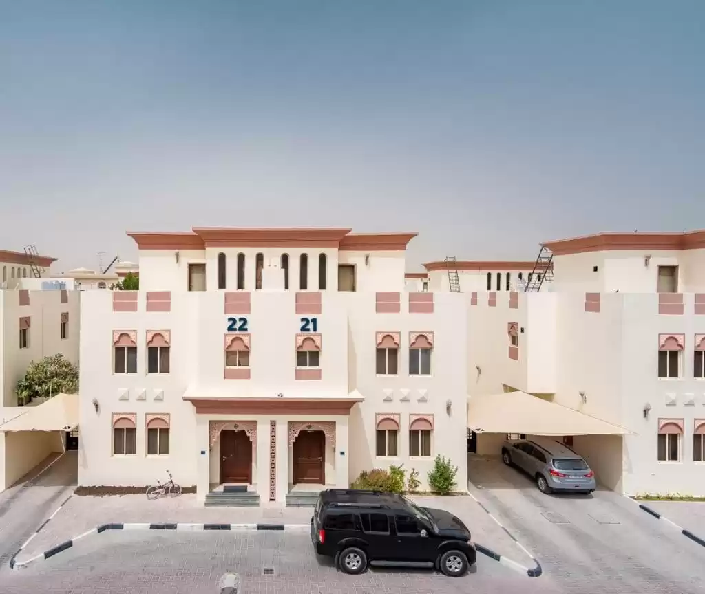 yerleşim Hazır Mülk 3 yatak odası F/F Site İçinde Villa  kiralık içinde Al Sadd , Doha #14029 - 1  image 