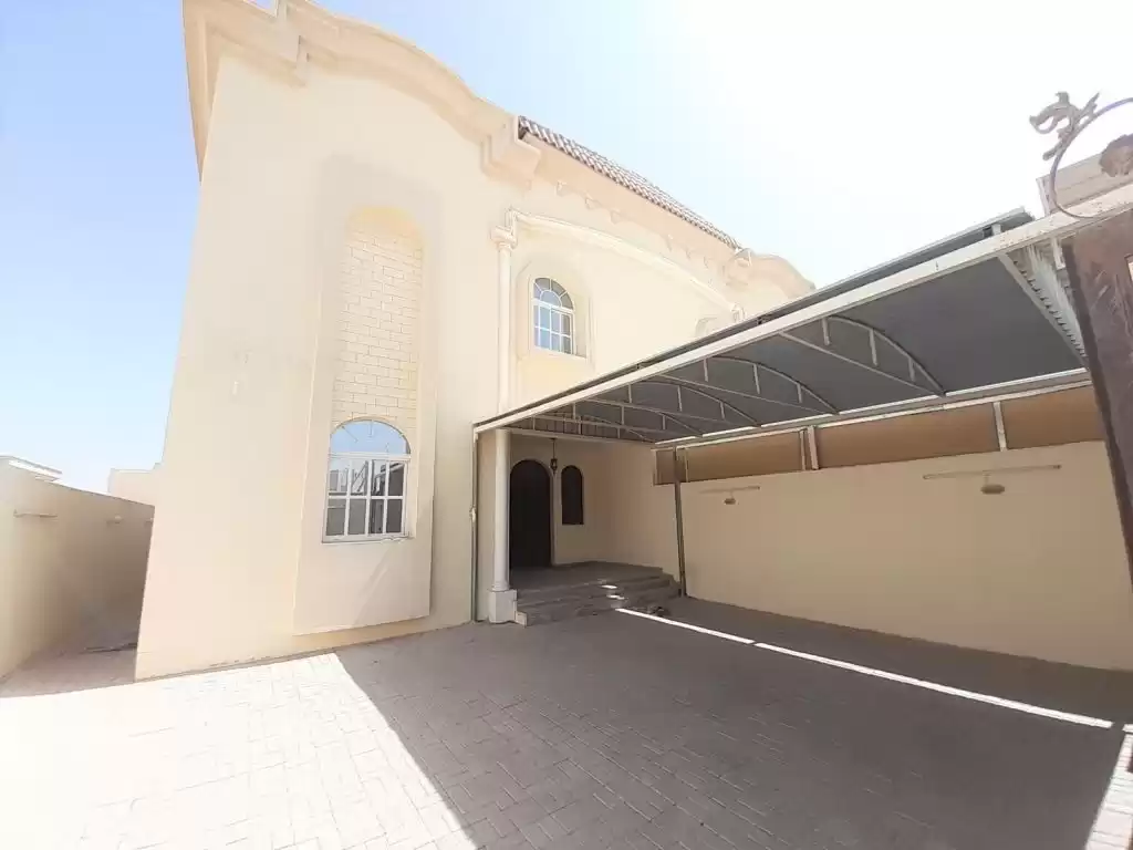 yerleşim Hazır Mülk 6 Yatak Odası U/F Müstakil Villa  kiralık içinde Al Sadd , Doha #14030 - 1  image 