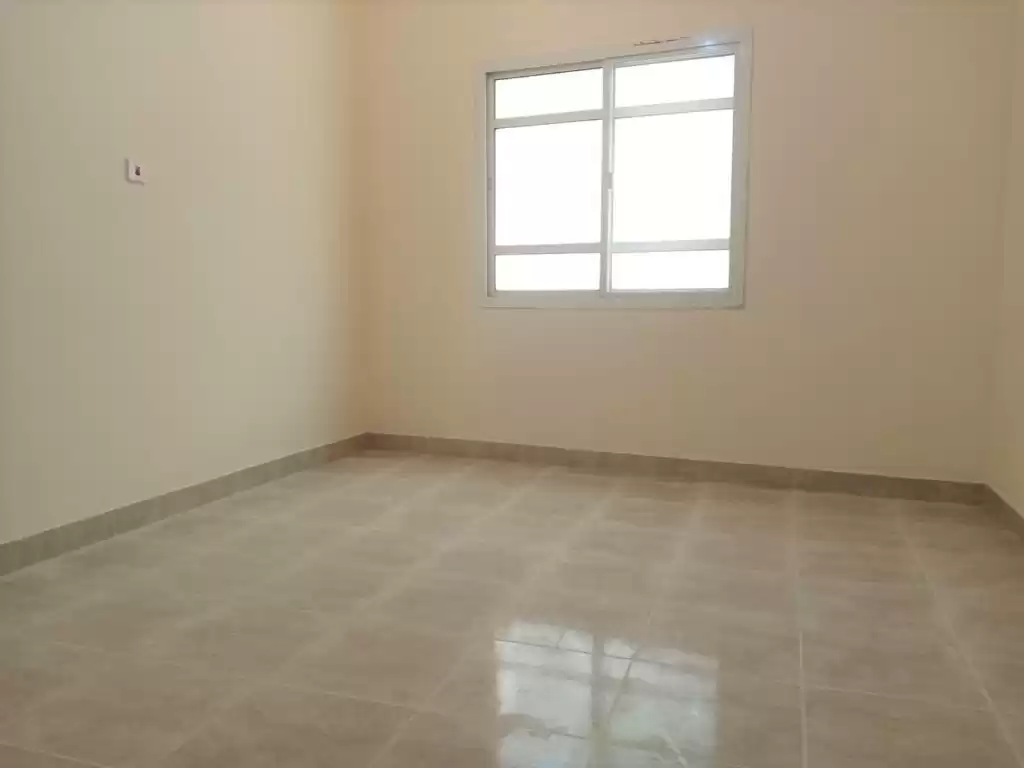 yerleşim Hazır Mülk 2 yatak odası U/F Apartman  kiralık içinde Al Sadd , Doha #14034 - 1  image 