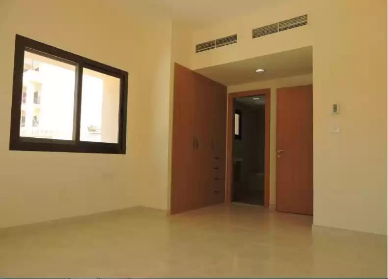 Жилой Готовая недвижимость 1 спальня С/Ж Квартира  продается в Аль-Садд , Доха #14053 - 1  image 