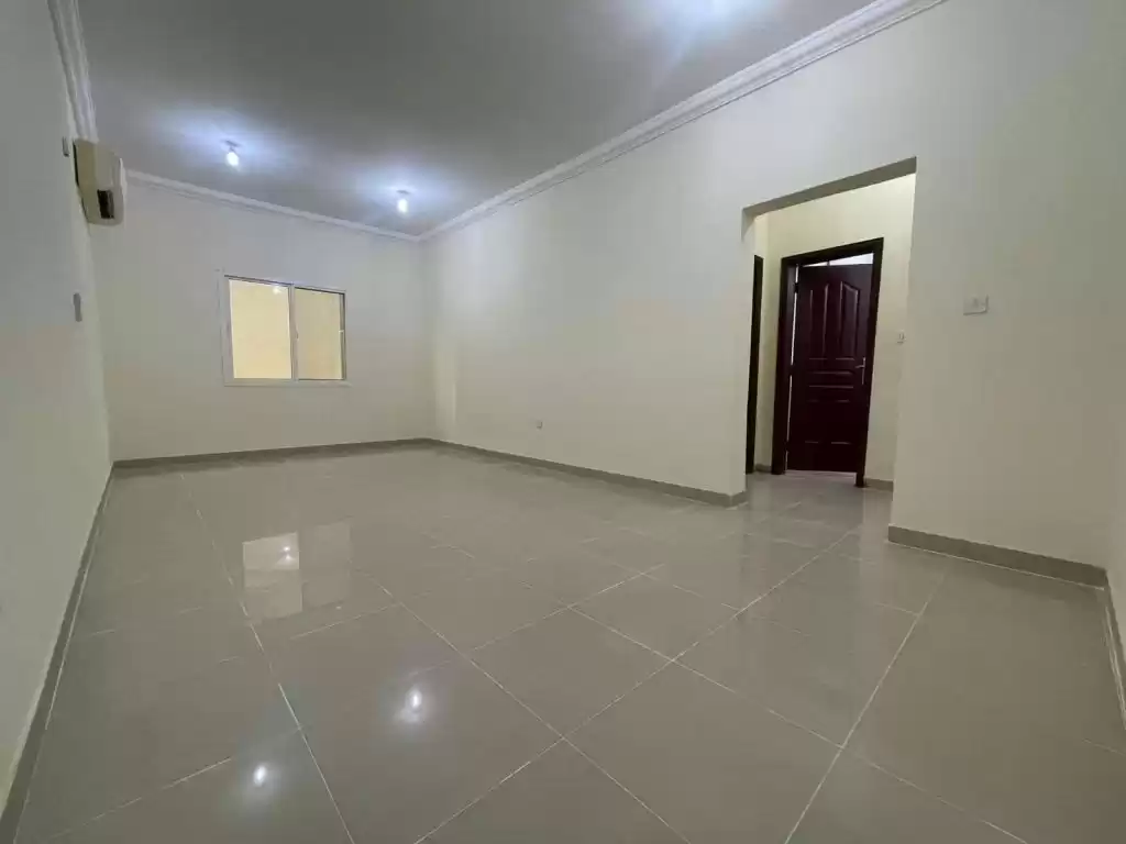 Wohn Klaar eigendom 2 Schlafzimmer U/F Wohnung  zu vermieten in Al Sadd , Doha #14055 - 1  image 
