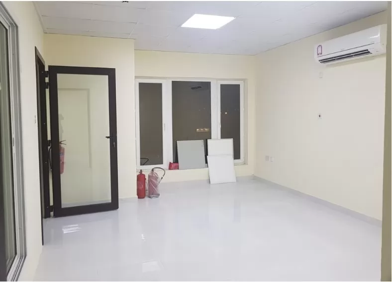 تجاری املاک آماده U/F دفتر  برای اجاره که در السد , دوحه #14058 - 1  image 