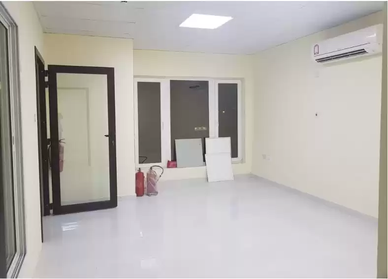 商业的 就绪物业 U/F 办公室  出租 在 萨德 , 多哈 #14058 - 1  image 