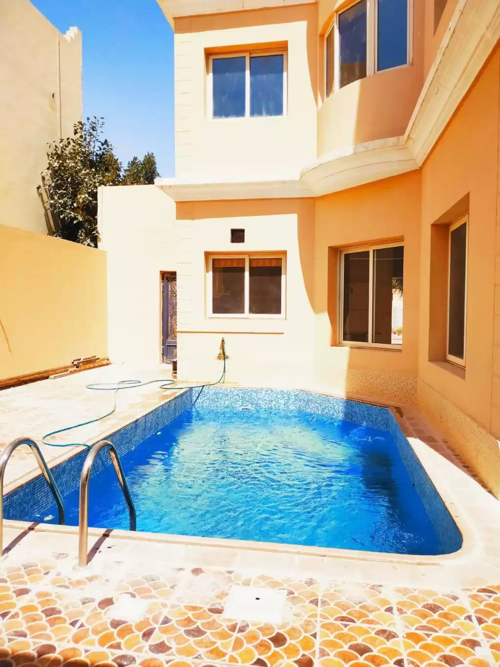 Residencial Listo Propiedad 5 habitaciones S / F Villa en Compound  alquiler en al-sad , Doha #14064 - 1  image 