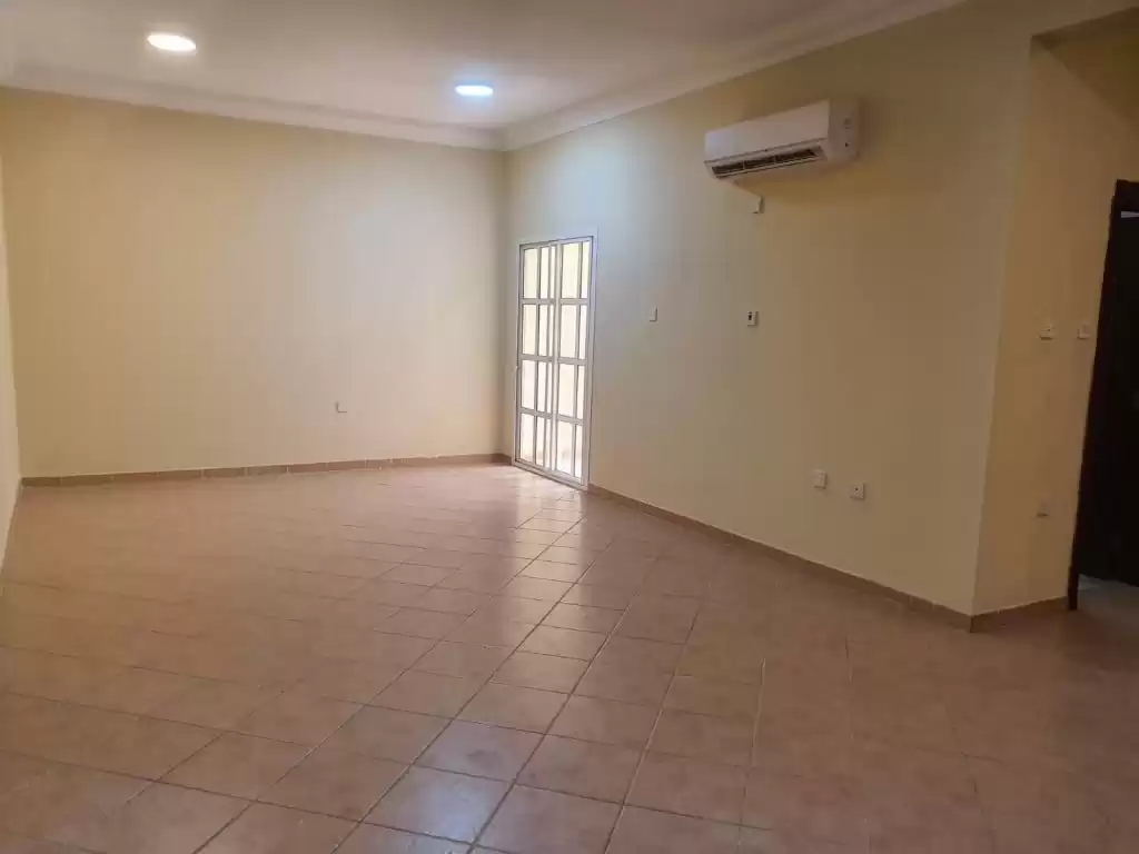Wohn Klaar eigendom 2 Schlafzimmer U/F Wohnung  zu vermieten in Al Sadd , Doha #14075 - 1  image 