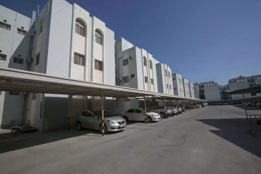 Wohn Klaar eigendom 2 Schlafzimmer U/F Wohnung  zu vermieten in Al Sadd , Doha #14082 - 1  image 