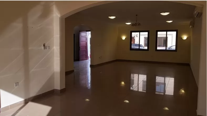 yerleşim Hazır Mülk 5 Yatak Odası S/F Site İçinde Villa  kiralık içinde Al Sadd , Doha #14092 - 1  image 