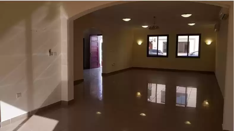 Wohn Klaar eigendom 5 Schlafzimmer S/F Villa in Verbindung  zu vermieten in Al Sadd , Doha #14092 - 1  image 
