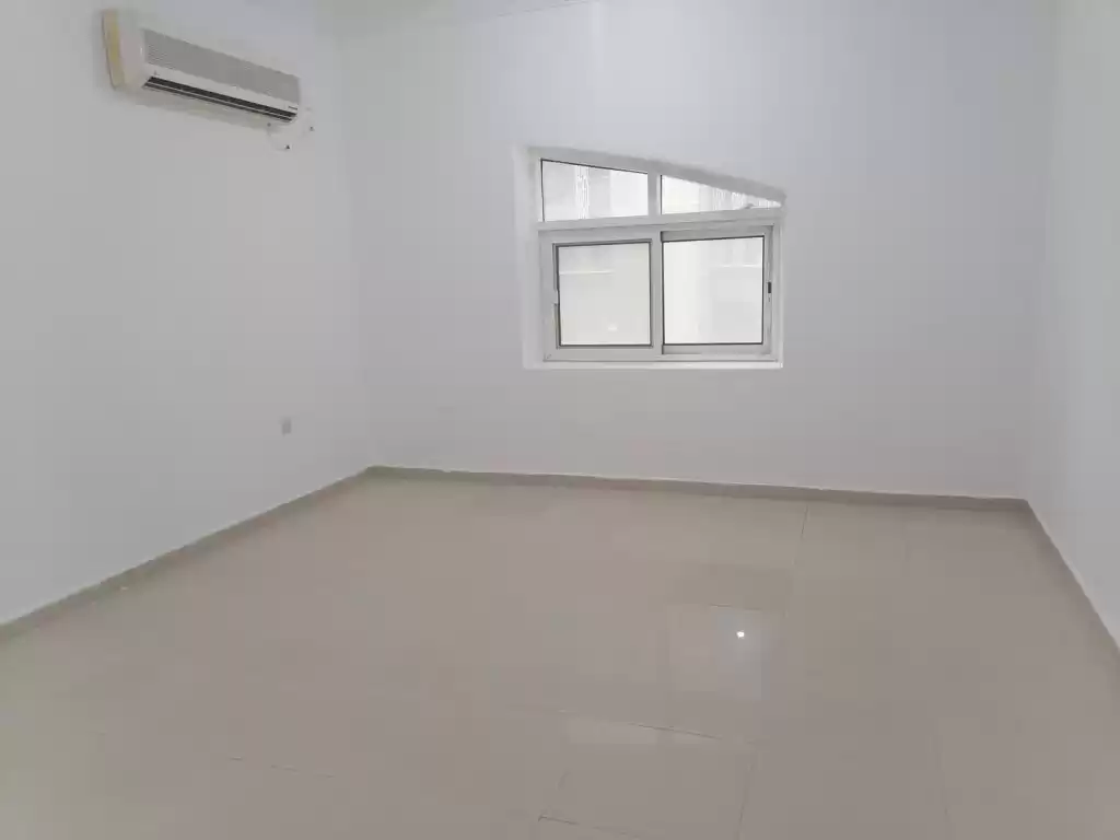 Residential Ready Property 2 Bedrooms U/F Apartment  for rent in Al Sadd , Doha #14096 - 1  image 