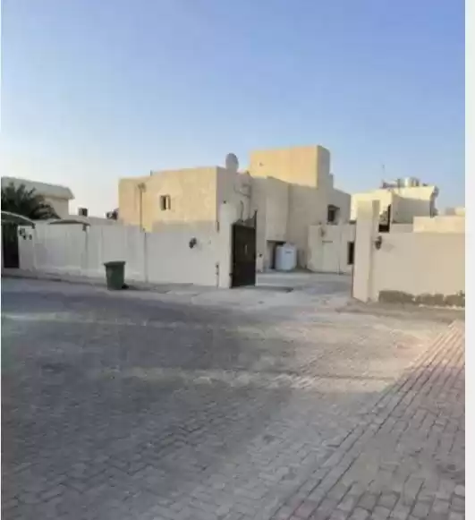 Residential Ready Property 7+ Bedrooms U/F Standalone Villa  for sale in Al Sadd , Doha #14124 - 1  image 
