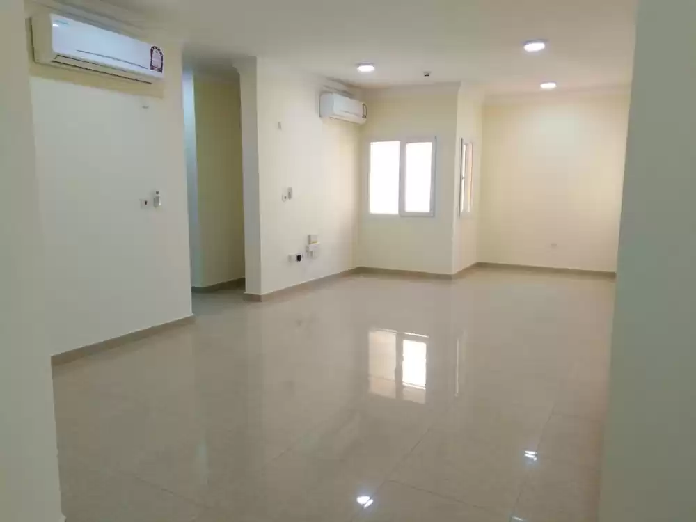 Wohn Klaar eigendom 1 Schlafzimmer U/F Wohnung  zu vermieten in Al Sadd , Doha #14128 - 1  image 