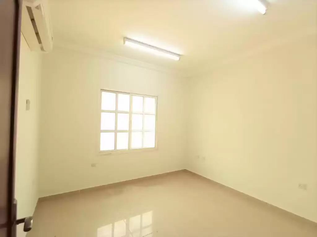 Residential Ready Property 2 Bedrooms U/F Apartment  for rent in Al Sadd , Doha #14132 - 1  image 