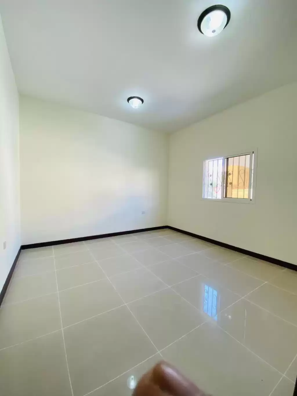 Wohn Klaar eigendom 2 Schlafzimmer U/F Wohnung  zu vermieten in Al Sadd , Doha #14137 - 1  image 