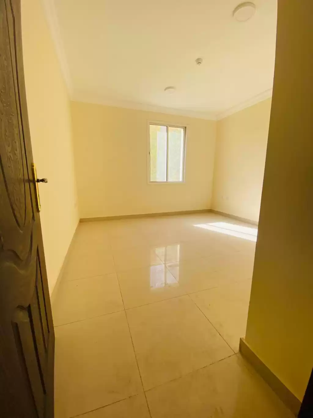 Wohn Klaar eigendom 2 Schlafzimmer U/F Wohnung  zu vermieten in Al Sadd , Doha #14138 - 1  image 