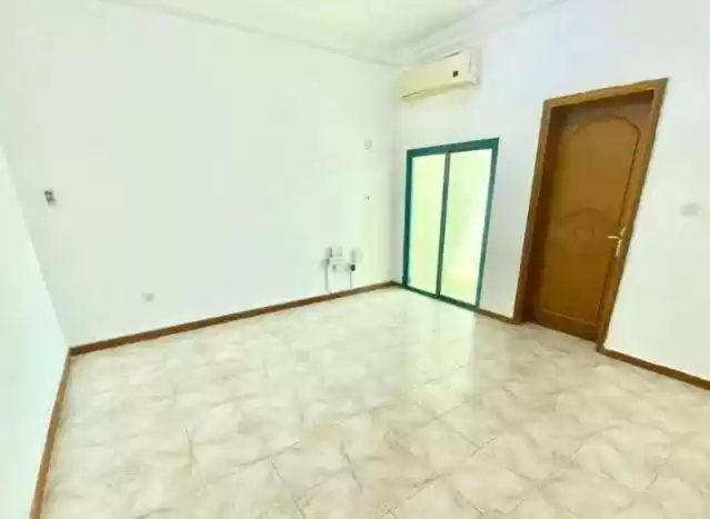Жилой Готовая недвижимость 1 спальня Н/Ф Квартира  в аренду в Доха #14144 - 1  image 