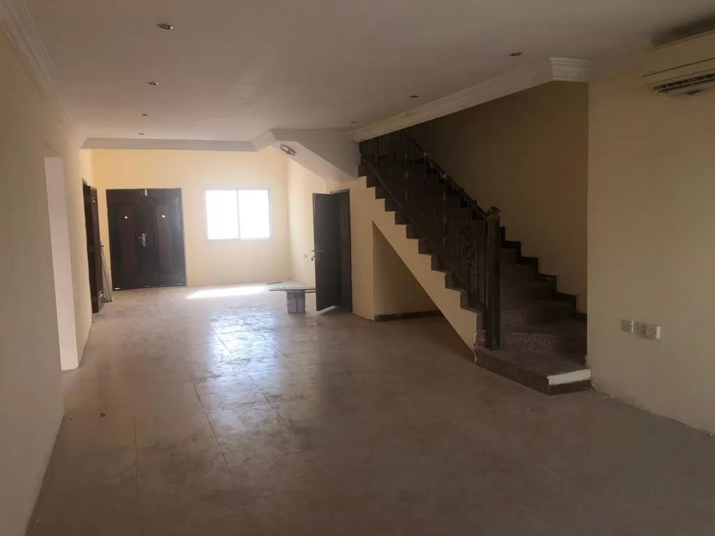 Residential Ready Property 4 Bedrooms U/F Standalone Villa  for rent in Al-Rayyan #14153 - 1  image 