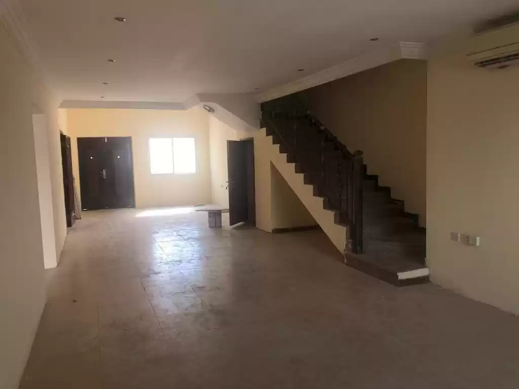 Résidentiel Propriété prête 4 chambres U / f Villa autonome  a louer au Al-Sadd , Doha #14153 - 1  image 