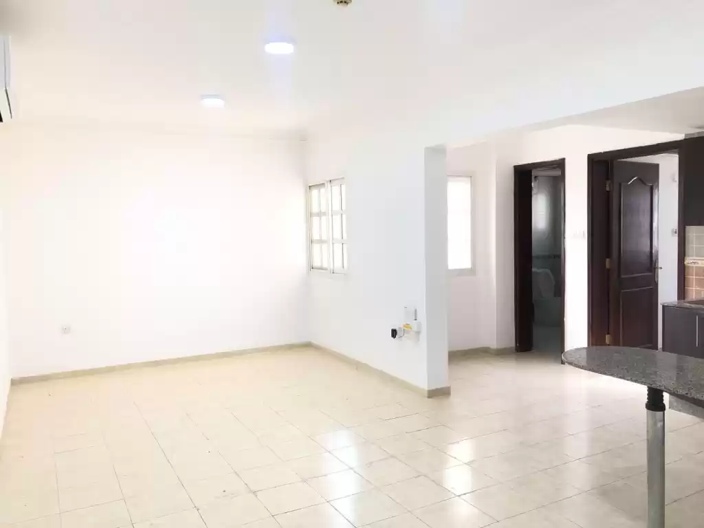 Wohn Klaar eigendom 1 Schlafzimmer U/F Wohnung  zu vermieten in Al Sadd , Doha #14160 - 1  image 