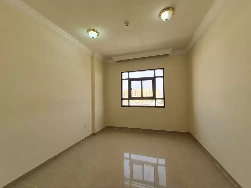 Wohn Klaar eigendom 2 Schlafzimmer S/F Wohnung  zu vermieten in Al Sadd , Doha #14204 - 1  image 