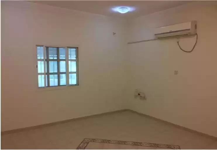 Wohn Klaar eigendom 2 Schlafzimmer U/F Wohnung  zu vermieten in Al Sadd , Doha #14238 - 1  image 