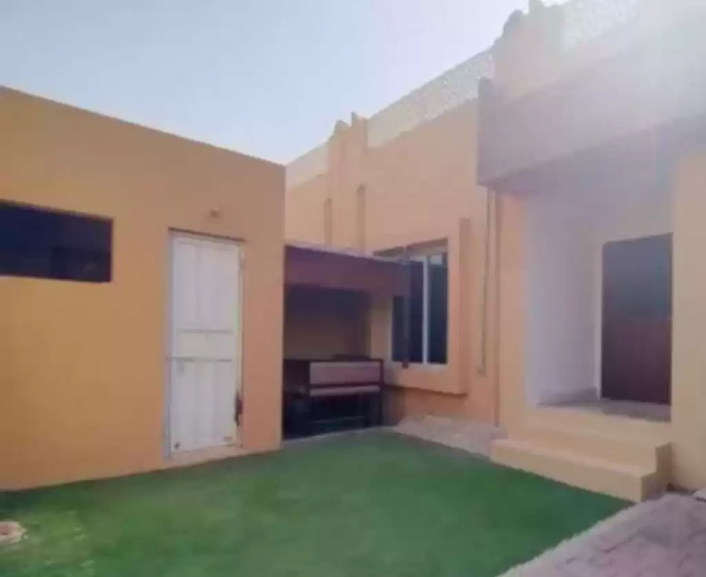 Wohn Klaar eigendom 2 Schlafzimmer F/F Wohnung  zu vermieten in Doha #14247 - 1  image 