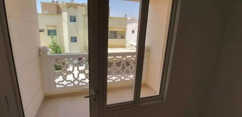 Residential Ready Property 2 Bedrooms U/F Apartment  for rent in Al Sadd , Doha #14249 - 1  image 