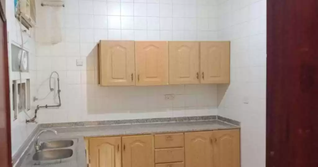 Residential Ready Property 3 Bedrooms U/F Apartment  for rent in Al Sadd , Doha #14254 - 1  image 