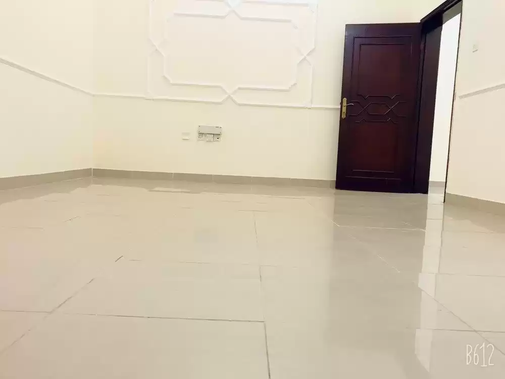 Wohn Klaar eigendom 2 Schlafzimmer U/F Wohnung  zu vermieten in Al Sadd , Doha #14259 - 1  image 