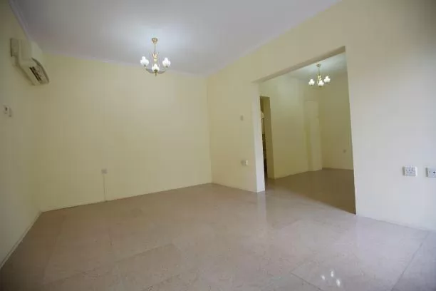 Résidentiel Propriété prête 3 chambres U / f Villa à Compound  a louer au Al-Sadd , Doha #14280 - 1  image 