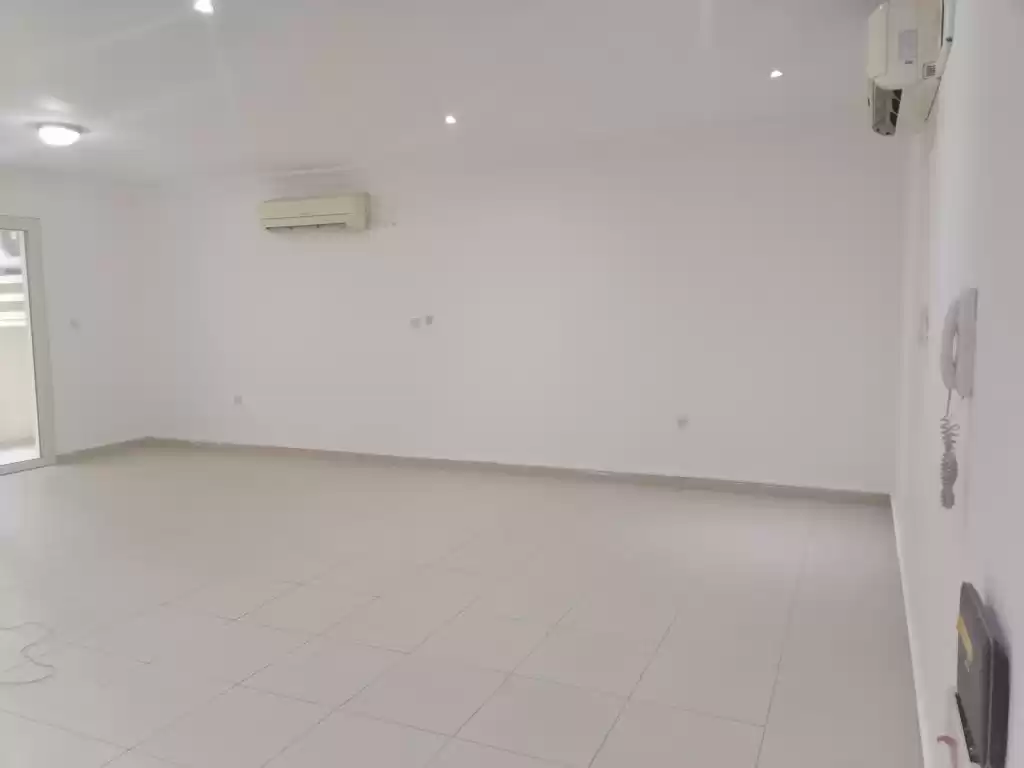 Residential Ready Property 2 Bedrooms U/F Apartment  for rent in Al Sadd , Doha #14292 - 1  image 