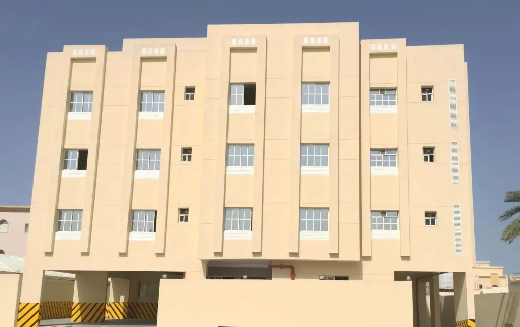 Residential Ready Property 2 Bedrooms U/F Apartment  for rent in Al Wakrah #14320 - 1  image 