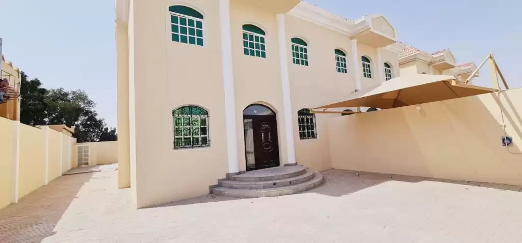 yerleşim Hazır Mülk 4 Yatak Odası U/F Müstakil Villa  kiralık içinde Al Sadd , Doha #14329 - 1  image 