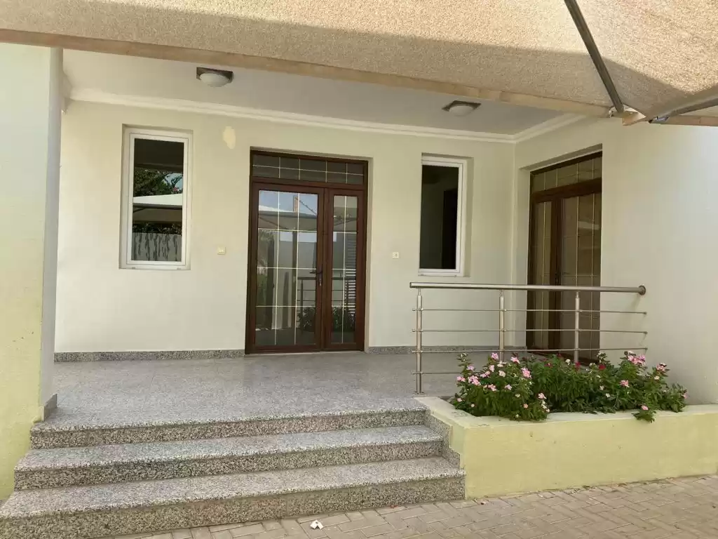 Жилой Готовая недвижимость 7 спален С/Ж Вилла в комплексе  в аренду в Доха #14338 - 1  image 