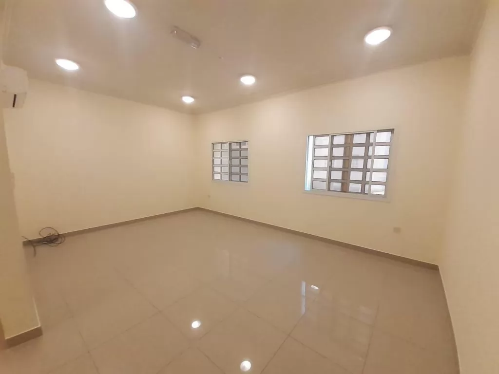 Residential Ready Property 2 Bedrooms U/F Apartment  for rent in Fereej-Bin-Mahmoud , Doha-Qatar #14339 - 1  image 