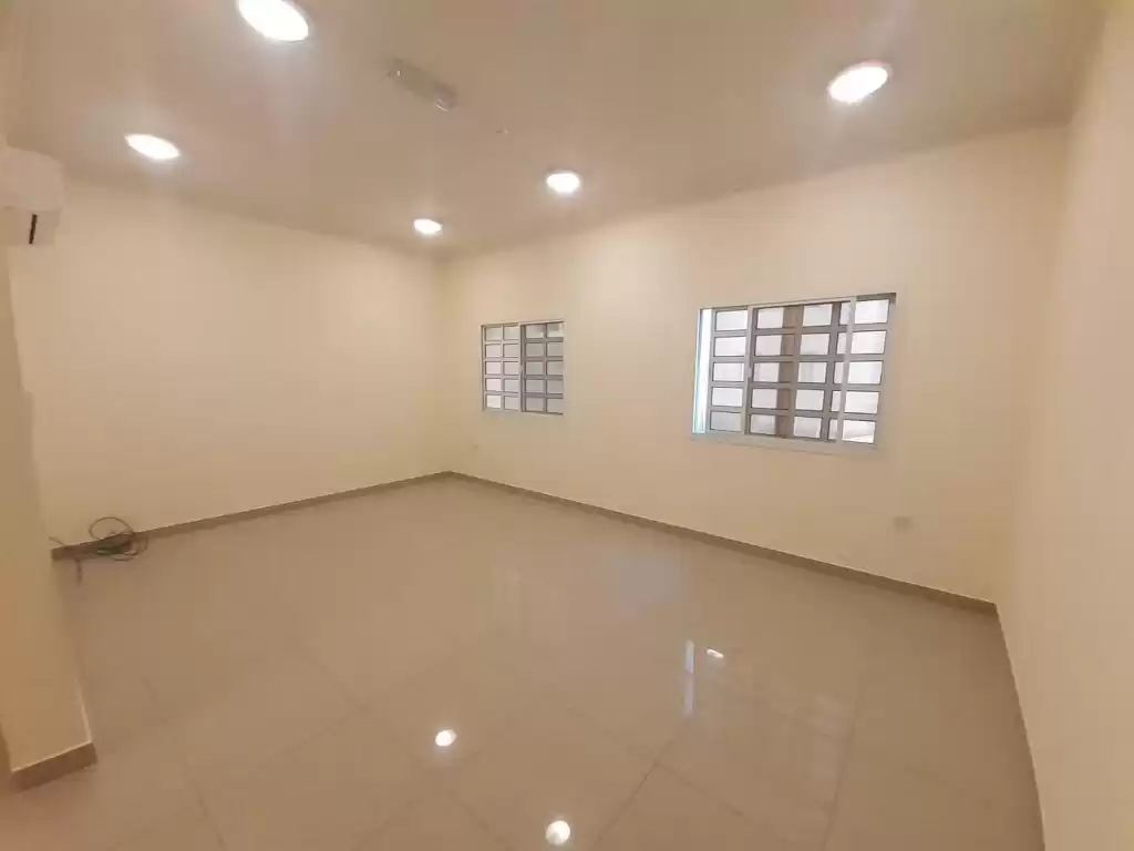Wohn Klaar eigendom 2 Schlafzimmer U/F Wohnung  zu vermieten in Al Sadd , Doha #14339 - 1  image 