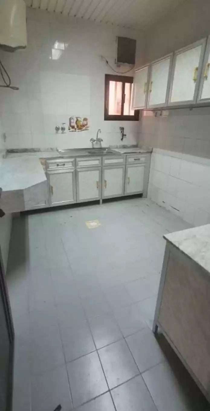 Residential Ready Property 3 Bedrooms U/F Apartment  for rent in Al Sadd , Doha #14372 - 1  image 