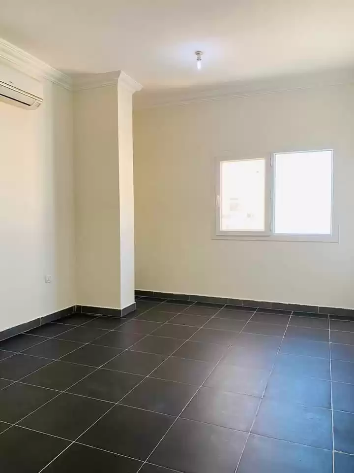 Wohn Klaar eigendom 3 Schlafzimmer U/F Wohnung  zu vermieten in Al Sadd , Doha #14384 - 1  image 