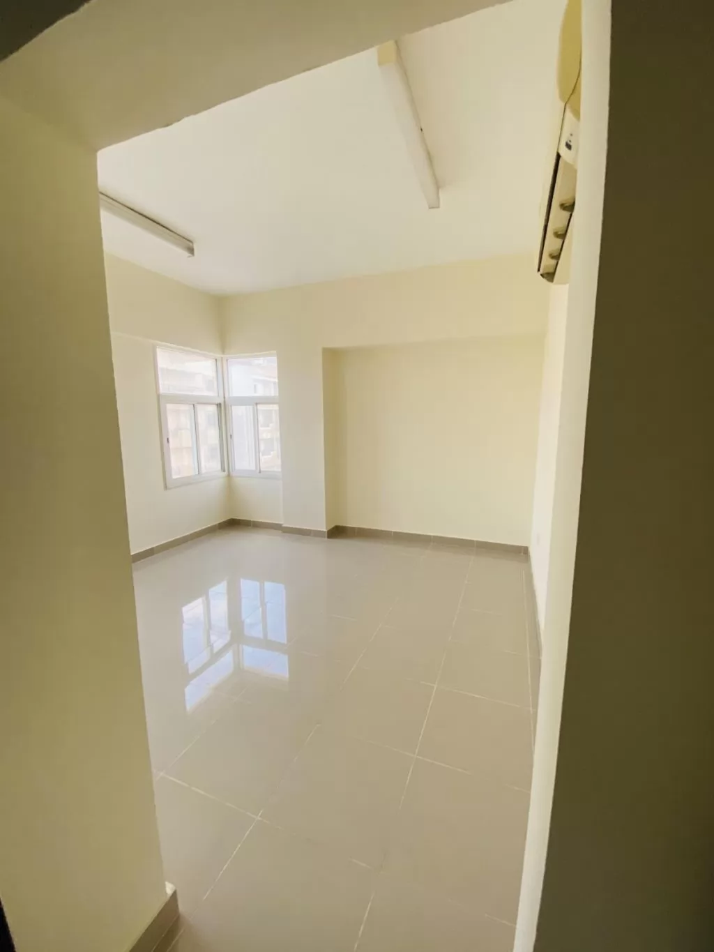 yerleşim Hazır Mülk 3 yatak odası S/F Apartman  kiralık içinde Al Sadd , Doha #14398 - 1  image 