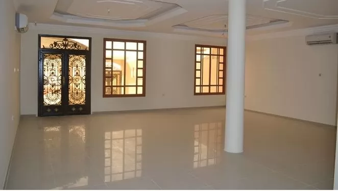 Residential Ready Property 6 Bedrooms U/F Villa in Compound  for rent in Al Sadd , Doha #14411 - 2  image 