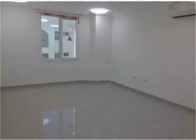 Wohn Klaar eigendom 2 Schlafzimmer U/F Wohnung  zu vermieten in Al Sadd , Doha #14419 - 1  image 