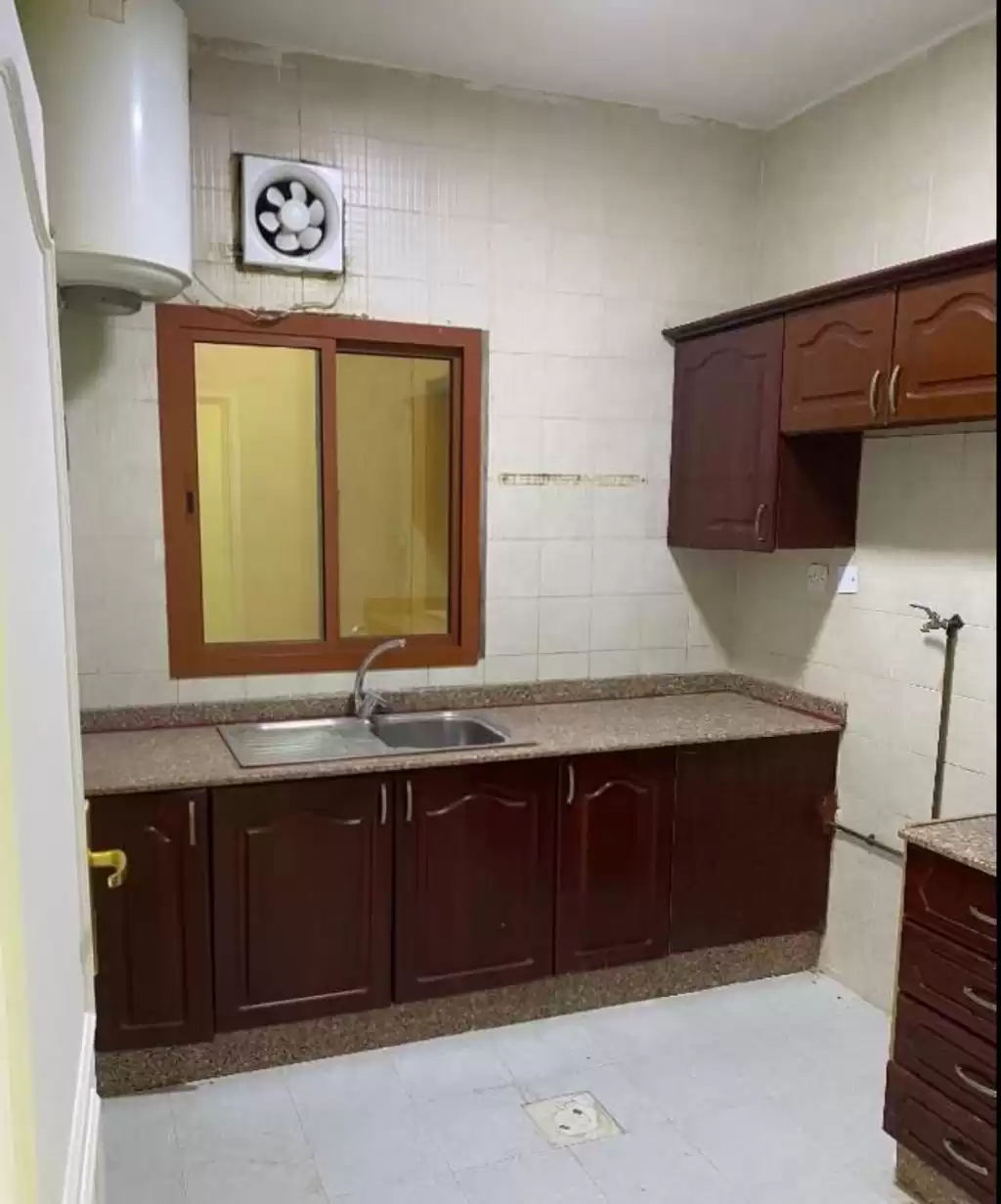 Wohn Klaar eigendom 2 Schlafzimmer U/F Wohnung  zu vermieten in Al Sadd , Doha #14468 - 1  image 