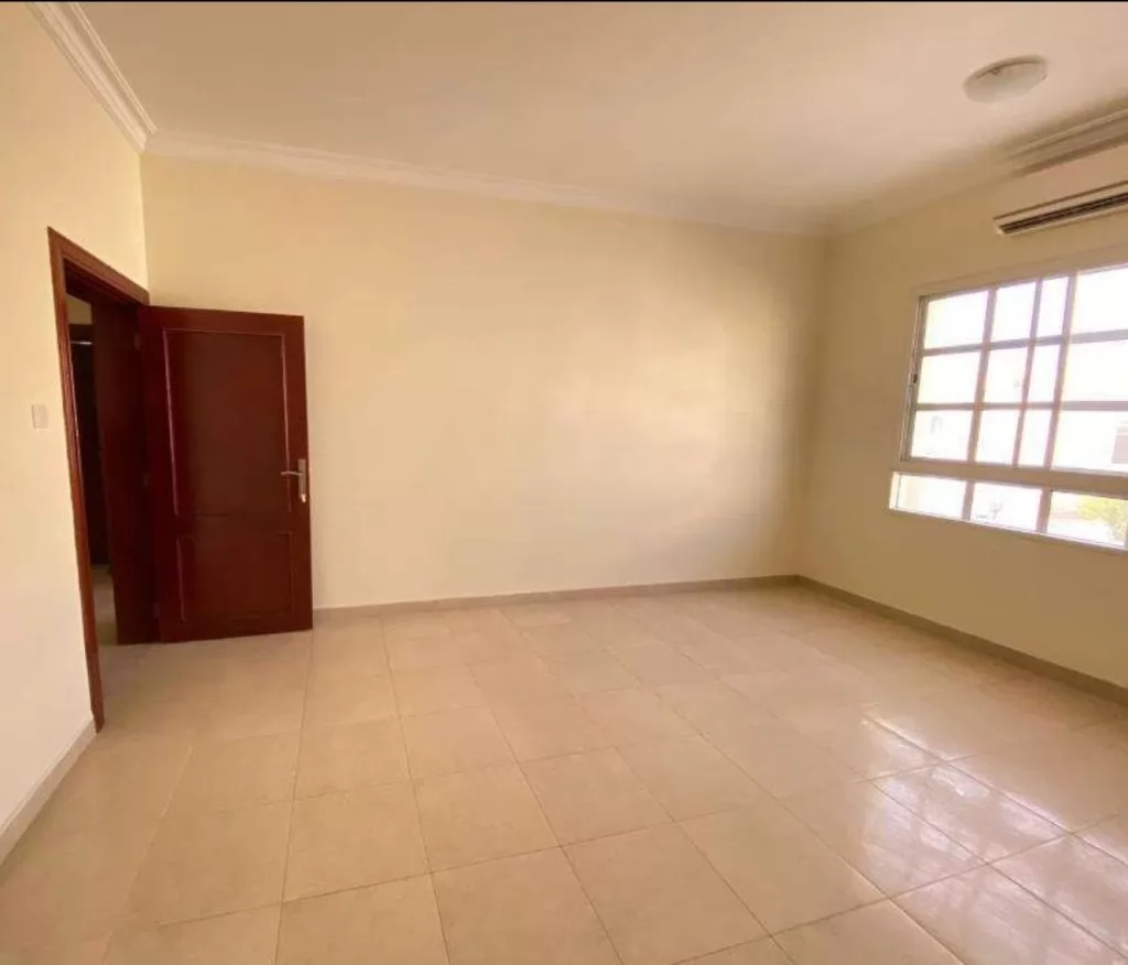 Residential Ready Property 6 Bedrooms U/F Villa in Compound  for rent in Al Wakrah #14480 - 1  image 