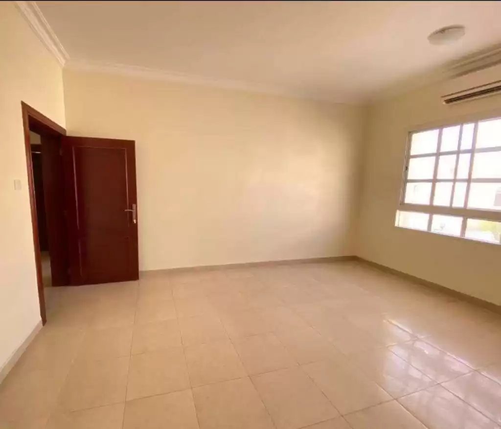 Residencial Listo Propiedad 6 habitaciones U / F Villa en Compound  alquiler en al-sad , Doha #14480 - 1  image 