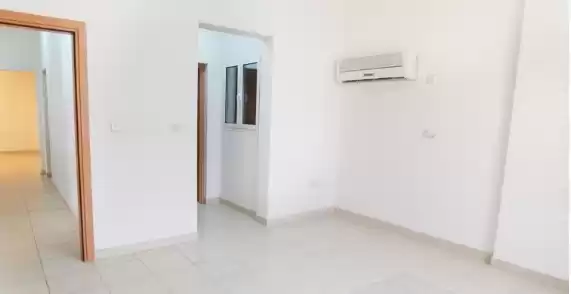 Residential Ready Property 3 Bedrooms U/F Apartment  for rent in Al Sadd , Doha #14503 - 1  image 