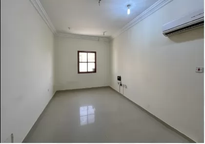 Жилой Готовая недвижимость 2 спальни Н/Ф Квартира  в аренду в Аль-Садд , Доха #14510 - 1  image 