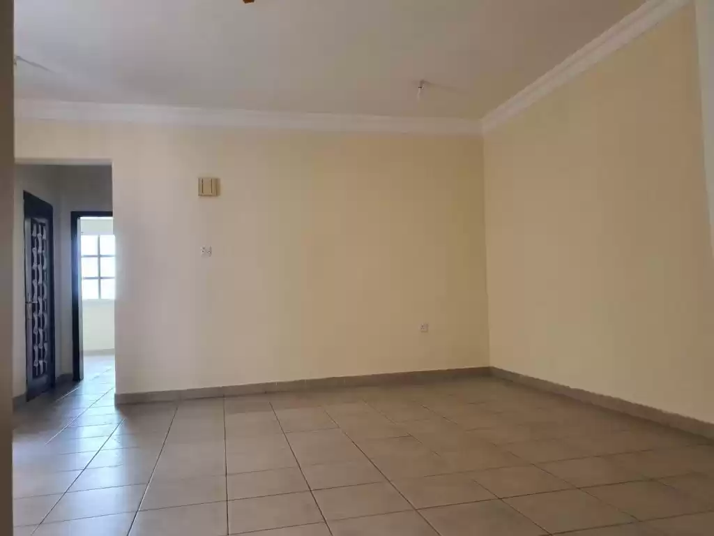 Residential Ready Property 2 Bedrooms U/F Apartment  for rent in Al Sadd , Doha #14520 - 1  image 