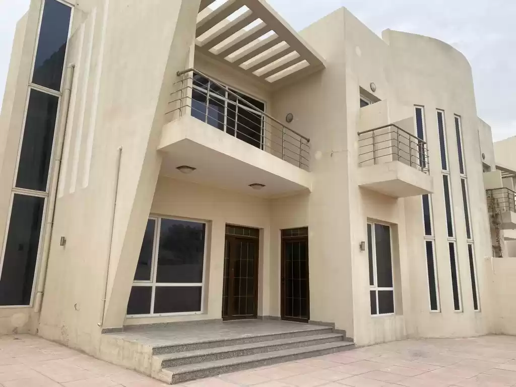 Résidentiel Propriété prête 5 chambres U / f Villa autonome  a louer au Al-Sadd , Doha #14530 - 1  image 