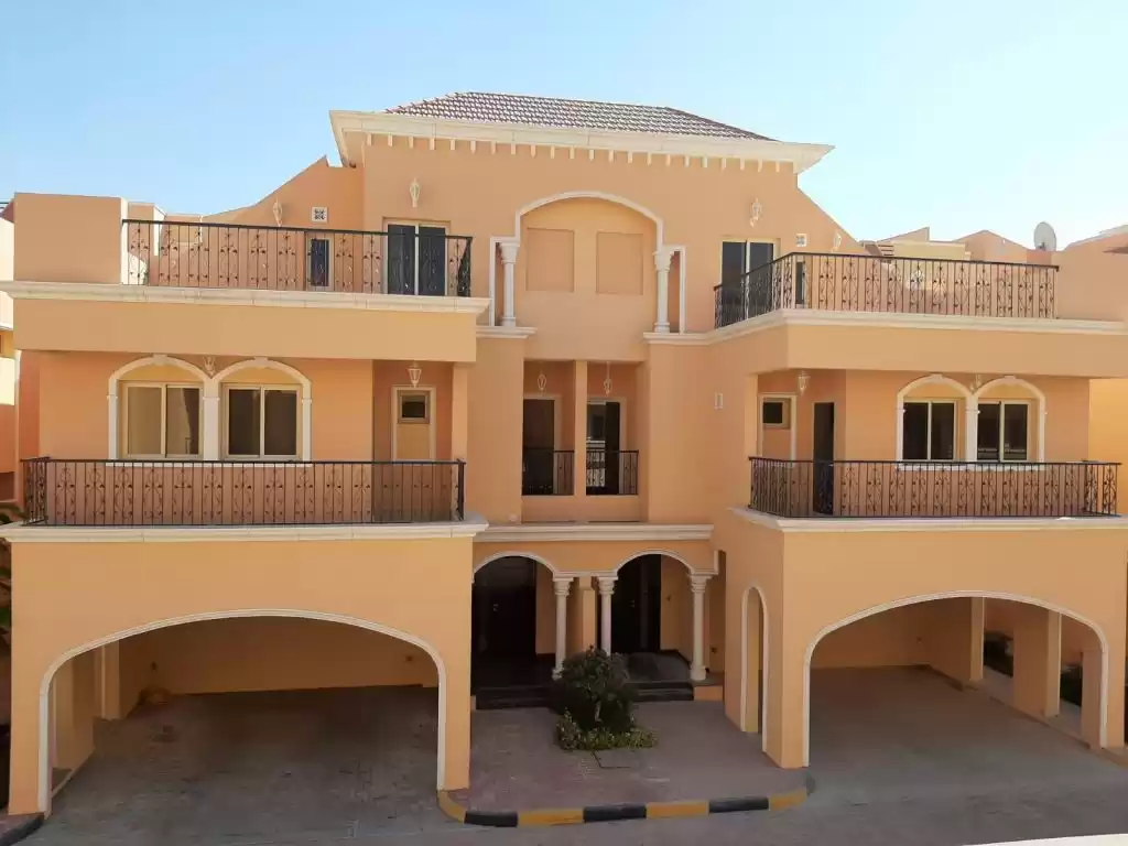 Residencial Listo Propiedad 4 habitaciones F / F Villa en Compound  alquiler en al-sad , Doha #14541 - 1  image 