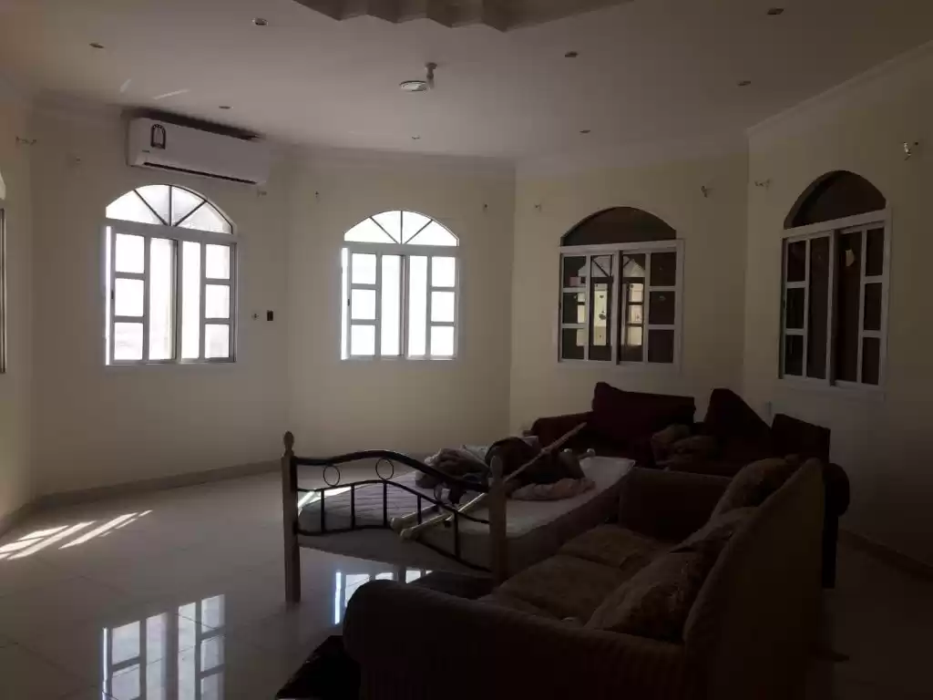 Residential Ready Property 2 Bedrooms S/F Apartment  for rent in Doha #14544 - 1  image 