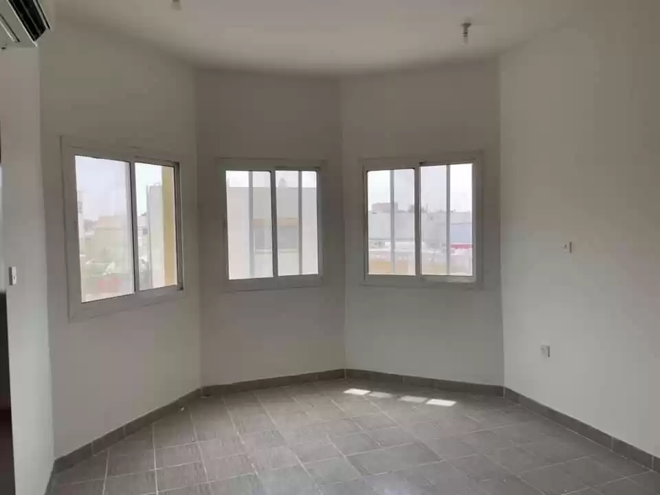 Жилой Готовая недвижимость 4 спальни Н/Ф Вилла в комплексе  в аренду в Аль-Садд , Доха #14553 - 1  image 